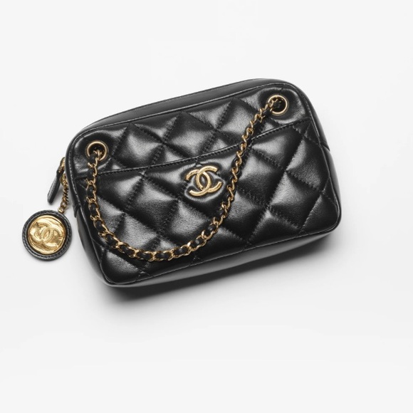🎀🐰 NWT CC Shiny Quilted Mini Camera Case Bag -  Black - Picture 1 of 13